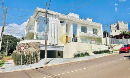 Sobrado à venda, 3 quartos, 1 suíte, 6 vagas, Centro - Cascavel/PR