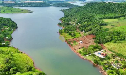 Terreno beira lago nas marinas de Boa Vista da Aparecida PR
