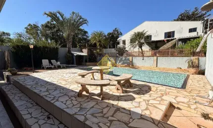 **CASA COM 02 SUÍTES, PISCINA E AREA DE FESTAS, TOLEDO - PR**