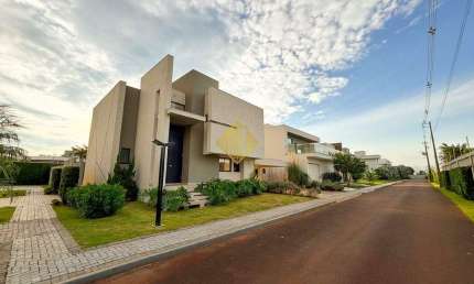 Sobrado em condominio fechado à venda, 1 suíte , 2 demi-suítes, Jardim Tocantins - Toledo/PR