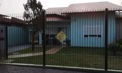 ** CASA COM 01 SUÍTE E 02 QUARTOS, PISCINA, SOBRA DE TERRENO, ÓTIMA LOCALIZAÇÃO - MARECHAL CÂNDIDO RONDON **