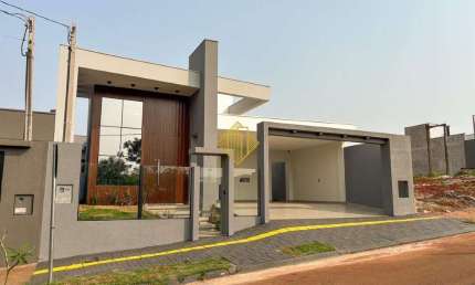 **CASA COM 3 SUÍTES, GARAGEM PARA 4 CARROS E PISCINA PRÓXIMA AO LAGO NOVO - NA VILA INDUSTRIAL - TOLEDO/PR**