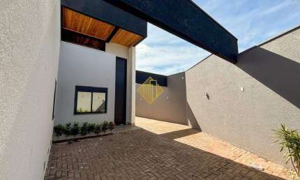 ** CASA COM 01 SUÍTE E 02 QUARTOS, JARDIM GISELA - TOLEDO **