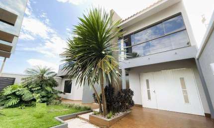 **Sobrado com piscina à venda, 1 suíte e 2 quartos, 2 vagas, Jardim Porto Alegre - Toledo/PR