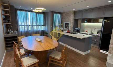 Lindo apartamento mobiliado, com 1 suíte mais 2 quartos.