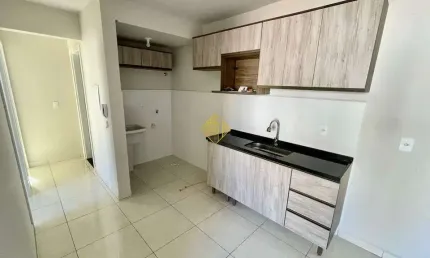 **APARTAMENTO COM 02 QUARTOS, PRÓXIMO A PRATI DONADUZZI**