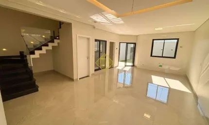 Oportunidade Única! Sobrado Espaçoso à Venda no Parque Verde