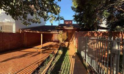 OPORTUNIDADE: LINDA CASA COMERCIAL NO JARDIM LA SALLE COM 01 SUÍTE + 02 QUARTOS EM TOLEDO - PARANÁ