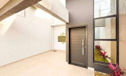 **Casa à Venda | 1 Suíte + 2 Quartos | 2 Vagas | Área Gourmet**