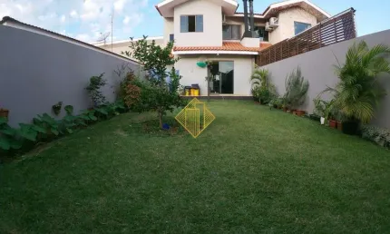 Sobrado à venda, 3 quartos, 1 suíte, 2 vagas, Jardim Gisela - Toledo/PR