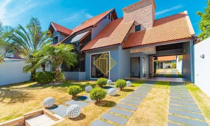 Sobrado à venda, 2 quartos, 3 suítes, com piscina, Centro - Toledo/PR