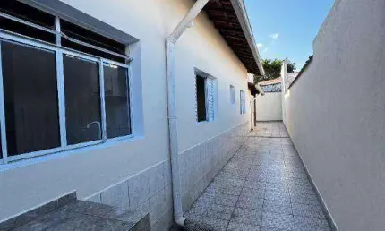 Casa 02 dormitorios 01 suite Bairro Guilhermina/Praia Grande-SP