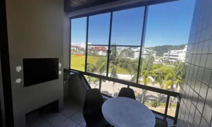 A localização deste imóvel não poderia ser melhor, em frente a praia na melhor região dos Ingleses Norte!