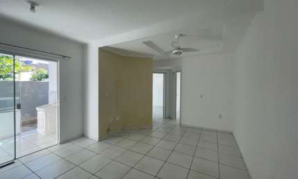 Apartamento térreo à 700 metros da Praia Dos Ingleses!