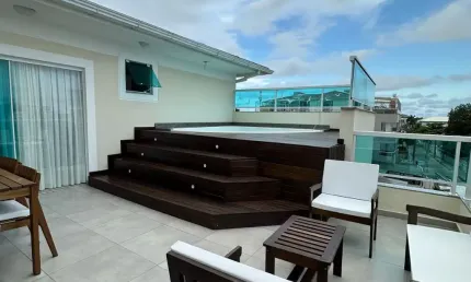 Apartamento cobertura com 172 m² na Praia Dos Ingleses!