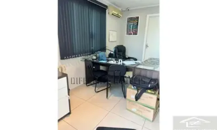 Excelente galpão coberto 500 m² com 2 escritórios e 3 banheiros