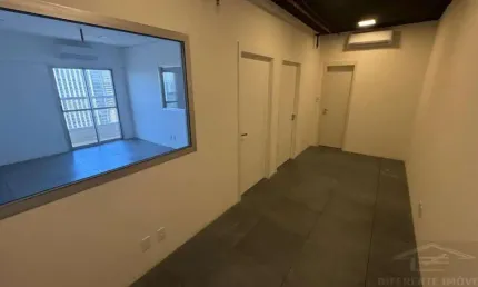 Sala comercial com 3 salas para alugar na Rua Francisco Tramontano, 10, Real Parque, São Paulo