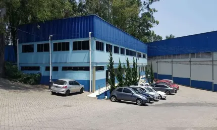 GALPÃO PARA ALUGAR EM ITAQUERA, SÃO PAULO COM 825 METROS