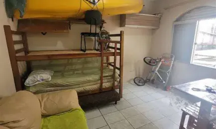 Vendo kitnet na ocian, em ótima localização, próximo do mercado extra, farmácias, bancos e comércios.