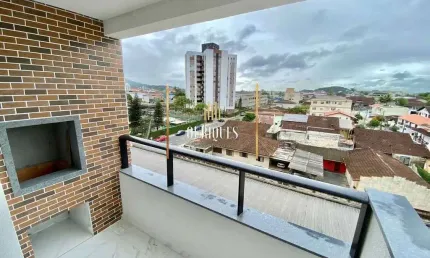 Apto com 62 m² com 2 quartos sendo 1 suíte semimobiliado.