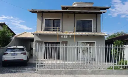 Maravilhoso Sobrado com 180m² 3 quartos sendo 1suíte master excelente acabamento