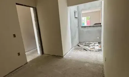 Geminado planta baixa com 55 m², contendo 2 quartos e espaço para 2 veículos.