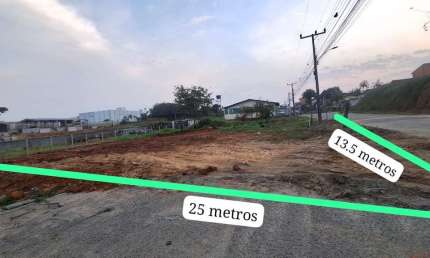 Terreno plano com 337m², medindo 13.5m x 25m no Loteamento São Joaquim.