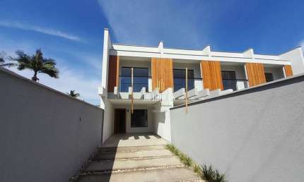 Sobrado Geminado no Boa vista com 116m², possui 3 quartos e 02 vagas de garagem.