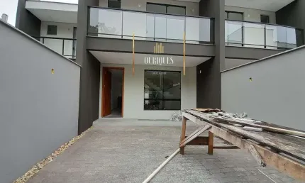 Belíssimo sobrado no loteamento santos dumont com 130m², 3 quartos sendo 1suíte.