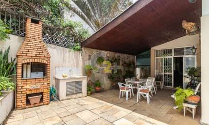 Casa térrea à venda no Alto de Pinheiros com 277m², 3 quartos, 1 suíte e 4 vagas