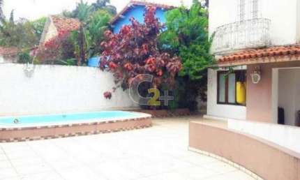 Casa à venda no Pacaembu com 320m, 3 quartos, 1 suíte e 2 vagas