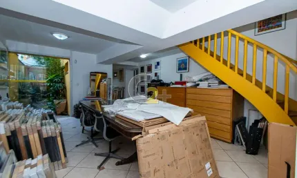 Casa sobrado à venda em Pinheiros com 150m², 3 quartos, sem vaga