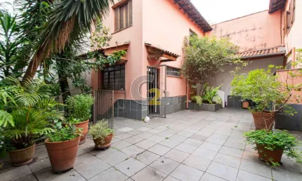 Casa com 3 quartos à venda na Rua Saramenha, --, Sumaré, São Paulo