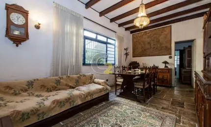 Casa à venda na Sumaré com 3 quartos, sendo 1 suíte e 4 vagas