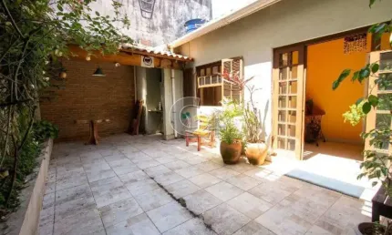 CASA À VENDA - VILA ROMANA - 1 SUÍTE - 1 VAGA DE GARAGEM