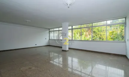 Casa sobrado a Sumaré com 3 quartos sendo 1 Suíte com 4 vagas de garagem.