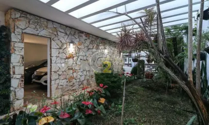 Casa à venda no Brooklin com 5 quartos, sendo 2 suítes, 4 vagas