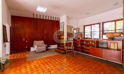 Casa Sobrado à venda no Pacaembu com 5 quartos, sendo 2 suítes e 4 vagas
