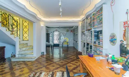 Casa a venda na Vila Mariana com 6 quartos, sendo 2 suítes e 9 vagas
