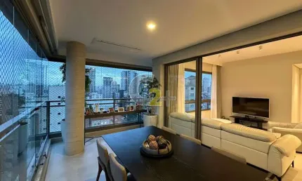 Apartamento à venda em Moema 3 quartos, sendo 1 suíte e 2 vagas de garagem.