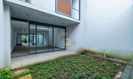Casa à venda em Pinheiros com 3 quartos, sendo 3 suites e 2 vagas