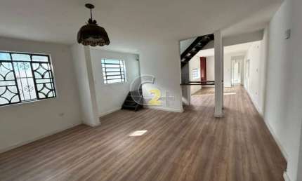 Casa á venda na Vila Mariana, 2 quartos,  1 suíte,  2 vagas de garagem.