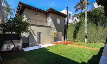Casa á  venda no Pacaembu, 3 quartos, 1 suítte, 3 vagas de garagem.