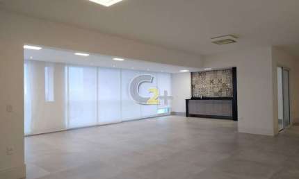 Apartamento à venda na Barra Funda,  4 suítes, 4 vagas.