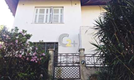 Sobrado á venda na Vila Madalena, 3 quartos, 1 suíte, 3 vagas de garagem.