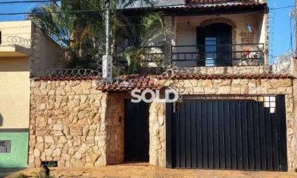 Sobrado com 3 dormitórios à venda, 192 m² por R$ 400.000,00 - Jardim Vera Cruz III - Franca/SP
