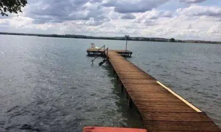 Lindo rancho de 2800m² de terreno, com 3 suítes, piscina, frente para água, à venda por R$ 1.350.000,00 - Miguelópolis/SP