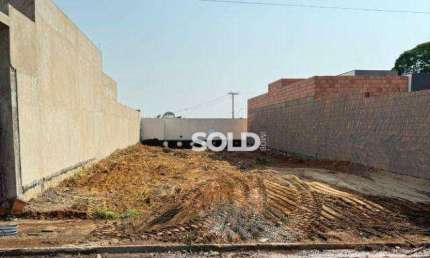 Terreno à venda, 300 m², plaino , fechado dos 3 lados , desmembra por R$ 290.000,00 - Jardim Três Colinas - Franca/SP