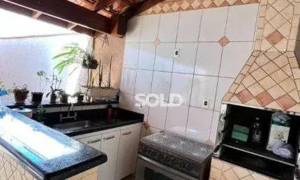 Casa com 3 dormitórios à venda, 145 m² por R$ 690.000,00 - Jardim Califórnia - Franca/SP