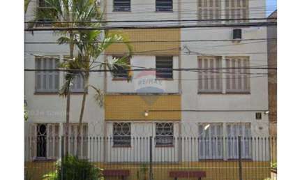 Apartamento reformado em bairro  São João, Porto Alegre,RS.